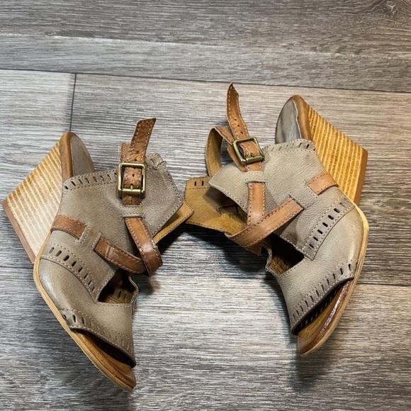 Miz Mooz Shoes - Miz Mooz Tan Leather Sandals woman’s size 37 (s98)